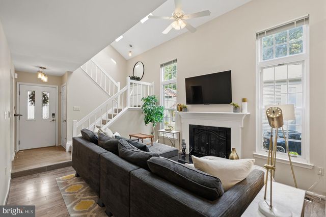 3079 FENNEGAN CT, Woodbridge, VA 22192