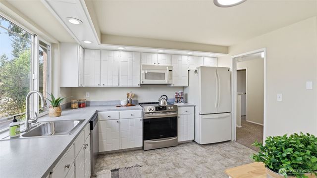 15667 SE Fairwood Boulevard, Renton, WA 98058