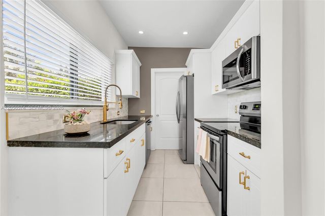 1340 NW 4th Ave, Fort Lauderdale, FL 33311