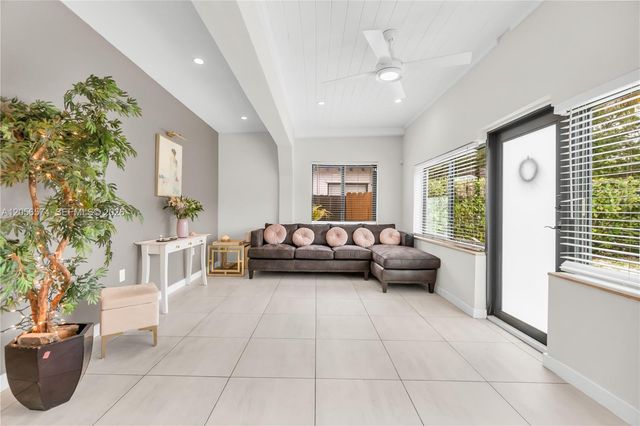 1340 NW 4th Ave, Fort Lauderdale, FL 33311