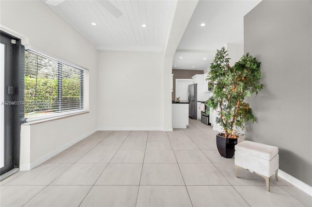 1340 NW 4th Ave, Fort Lauderdale, FL 33311