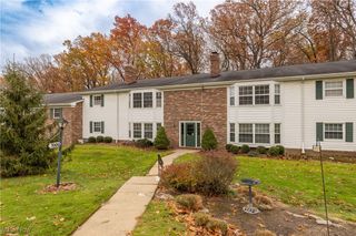 7000 Carriage Hill Drive 203, Brecksville, OH 44141