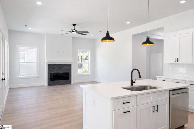 179 Cedar Avenue, Wellford, SC 29385