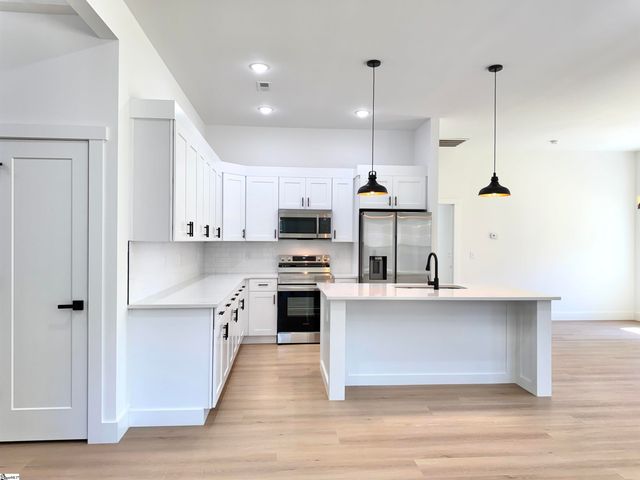 179 Cedar Avenue, Wellford, SC 29385
