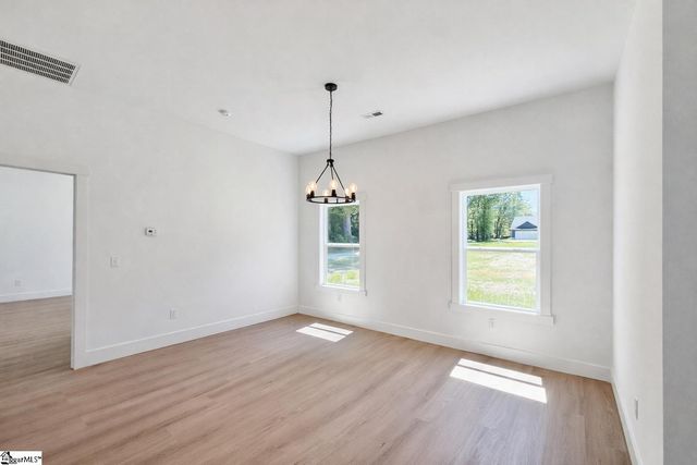 179 Cedar Avenue, Wellford, SC 29385