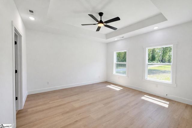 179 Cedar Avenue, Wellford, SC 29385