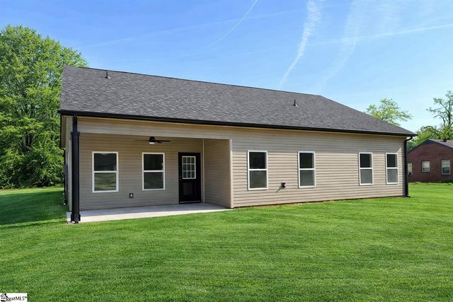 179 Cedar Avenue, Wellford, SC 29385