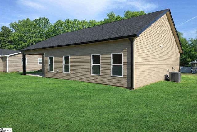 179 Cedar Avenue, Wellford, SC 29385