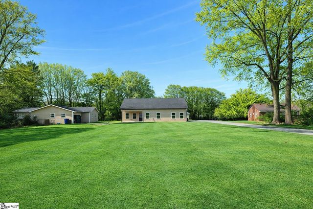 179 Cedar Avenue, Wellford, SC 29385