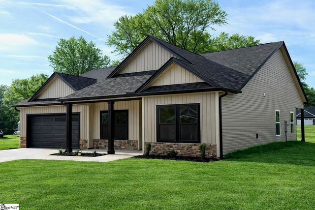 179 Cedar Avenue, Wellford, SC 29385