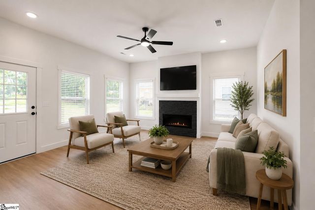 179 Cedar Avenue, Wellford, SC 29385