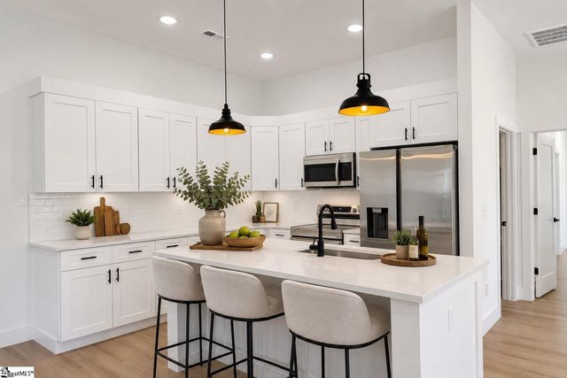 179 Cedar Avenue, Wellford, SC 29385