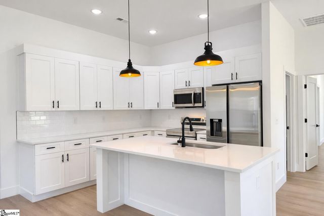 179 Cedar Avenue, Wellford, SC 29385