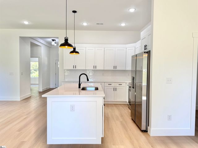 179 Cedar Avenue, Wellford, SC 29385