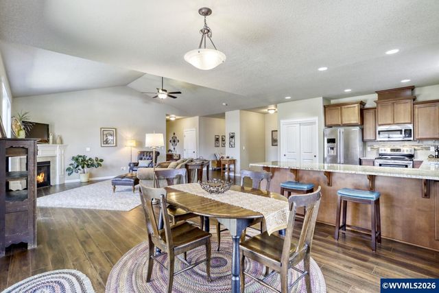 2141 Thomas Way, Hubbard, OR 97032