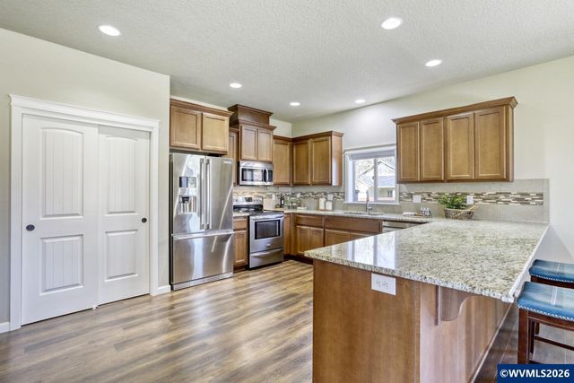 2141 Thomas Way, Hubbard, OR 97032