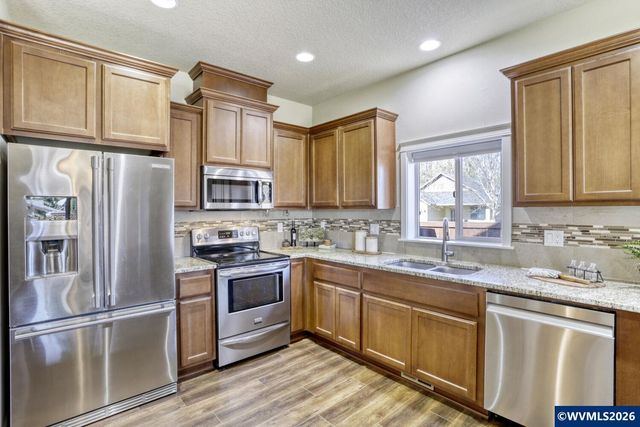 2141 Thomas Way, Hubbard, OR 97032