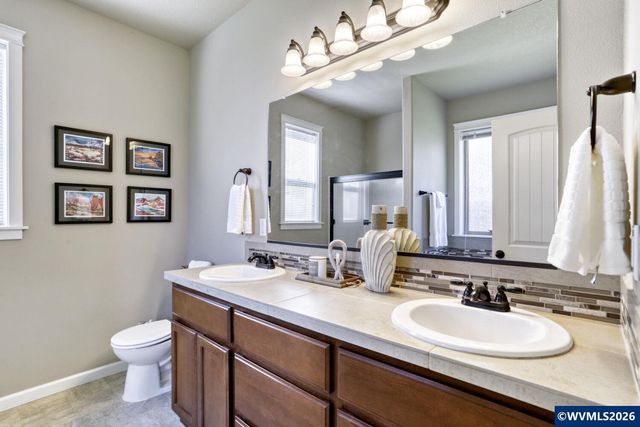 2141 Thomas Way, Hubbard, OR 97032