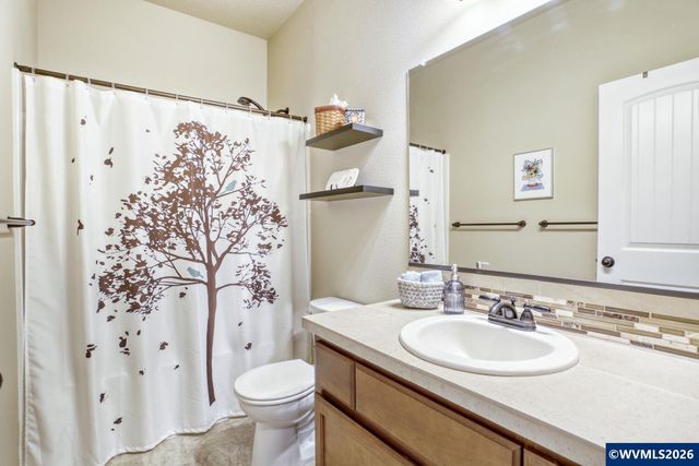 2141 Thomas Way, Hubbard, OR 97032