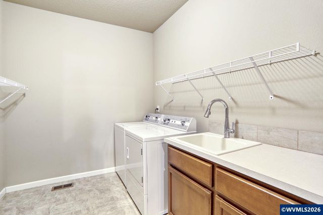 2141 Thomas Way, Hubbard, OR 97032