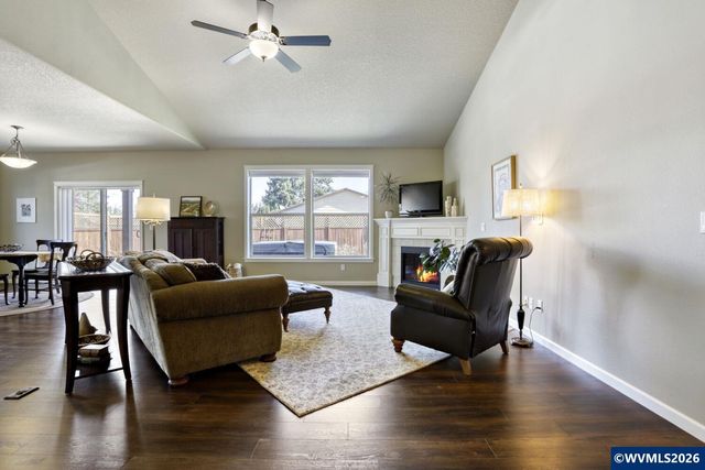 2141 Thomas Way, Hubbard, OR 97032