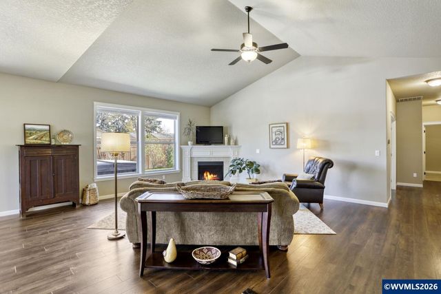 2141 Thomas Way, Hubbard, OR 97032