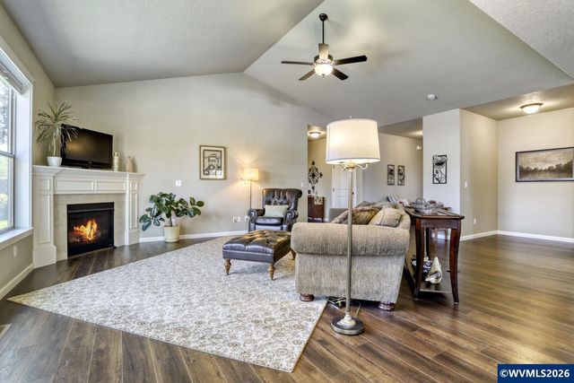 2141 Thomas Way, Hubbard, OR 97032