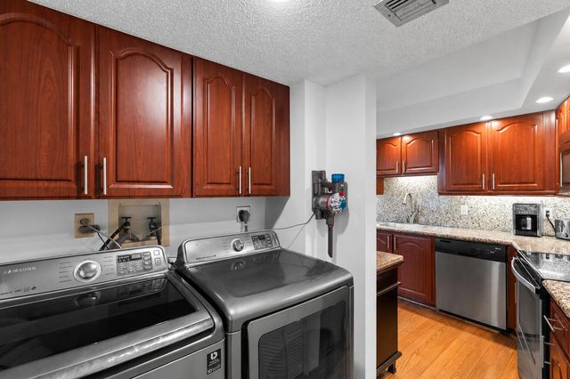 625 Oaks Drive 405, Pompano Beach, FL 33069