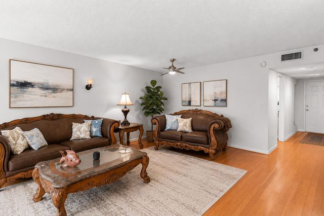 625 Oaks Drive 405, Pompano Beach, FL 33069