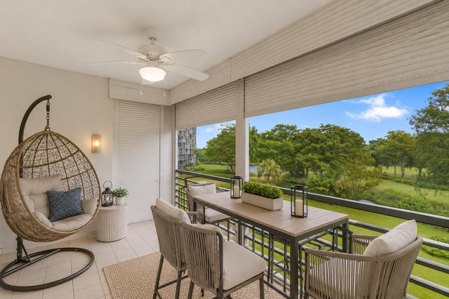 625 Oaks Drive 405, Pompano Beach, FL 33069
