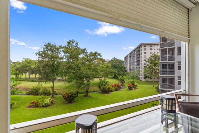 625 Oaks Drive 405, Pompano Beach, FL 33069