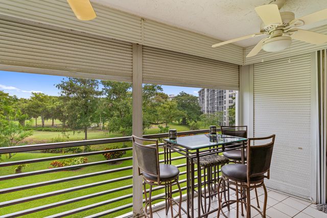625 Oaks Drive 405, Pompano Beach, FL 33069