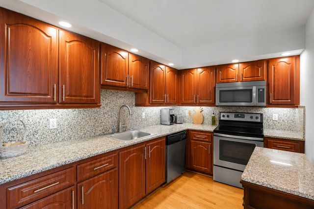625 Oaks Drive 405, Pompano Beach, FL 33069