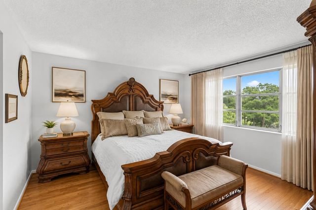 625 Oaks Drive 405, Pompano Beach, FL 33069
