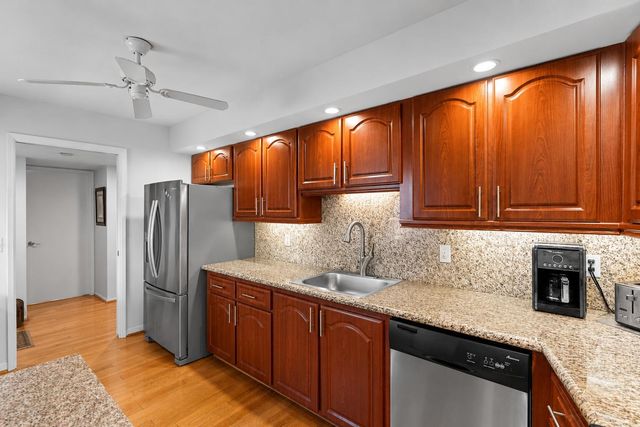625 Oaks Drive 405, Pompano Beach, FL 33069