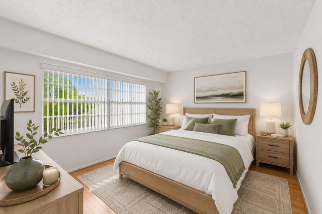 625 Oaks Drive 405, Pompano Beach, FL 33069