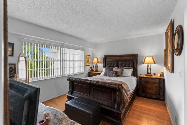 625 Oaks Drive 405, Pompano Beach, FL 33069