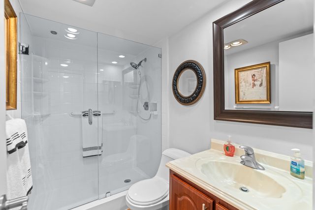 625 Oaks Drive 405, Pompano Beach, FL 33069