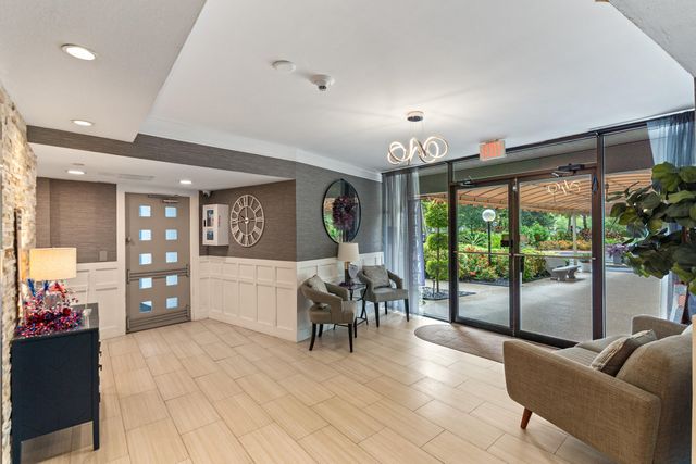 625 Oaks Drive 405, Pompano Beach, FL 33069