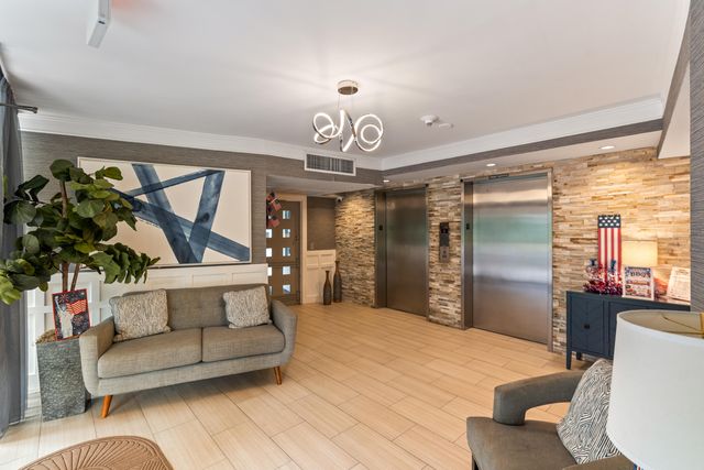 625 Oaks Drive 405, Pompano Beach, FL 33069