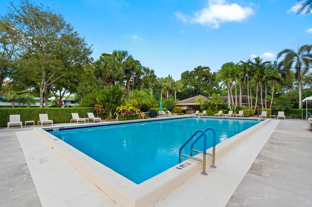 625 Oaks Drive 405, Pompano Beach, FL 33069