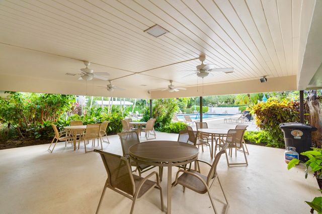 625 Oaks Drive 405, Pompano Beach, FL 33069