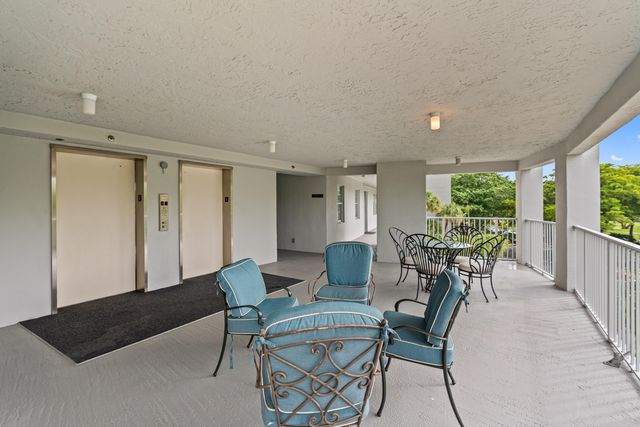 625 Oaks Drive 405, Pompano Beach, FL 33069