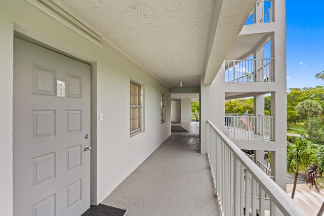 625 Oaks Drive 405, Pompano Beach, FL 33069