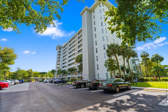 625 Oaks Drive 405, Pompano Beach, FL 33069
