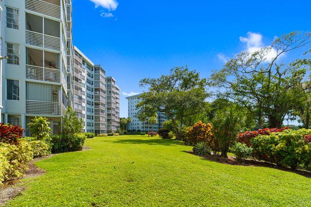 625 Oaks Drive 405, Pompano Beach, FL 33069