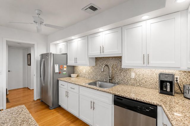 625 Oaks Drive 405, Pompano Beach, FL 33069