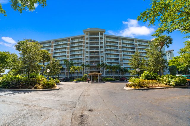 625 Oaks Drive 405, Pompano Beach, FL 33069
