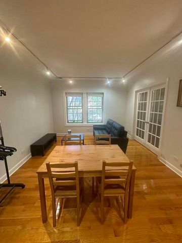 843 E 52nd Street 1, Chicago, IL 60615