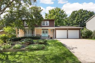 2271 Cae Dr, Iowa City, IA 52246
